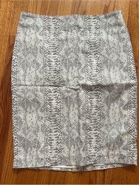 Ann Taylor Snake-Print Pencil Skirt in Gray and White